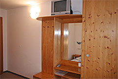 Apartmaji in sobe Destina Urbanc Bohinj soba 2 - TV 